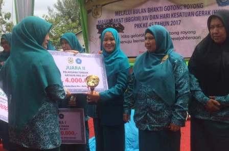 Memperoleh penghargaan Juara Hatinya PKK