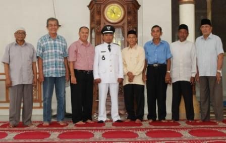 Foto bersama tokoh masyarakat